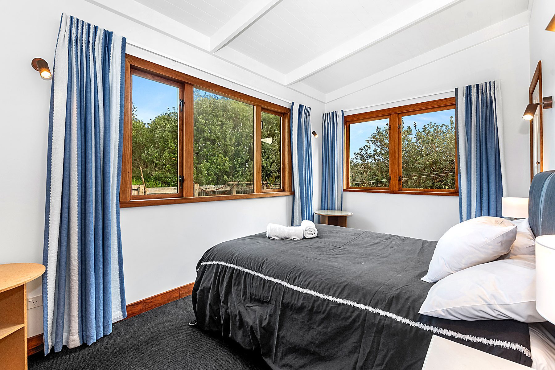 The queen bedroom